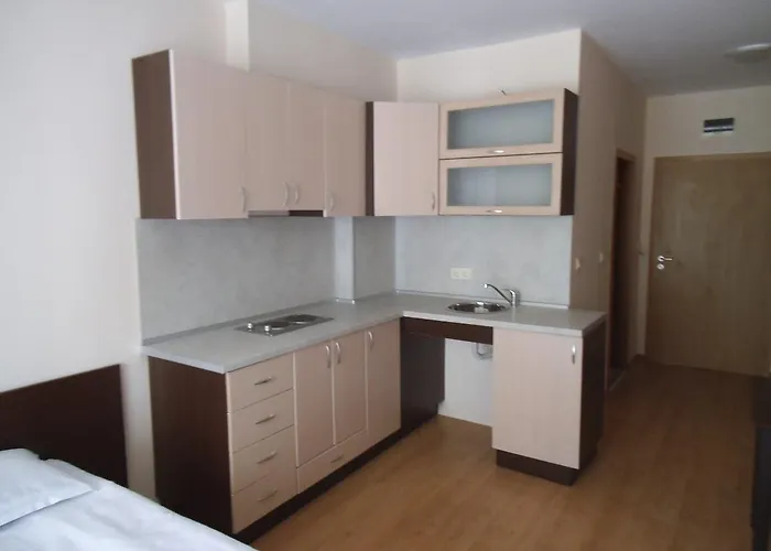 сезони 3 Апартхотел Слънчев бряг