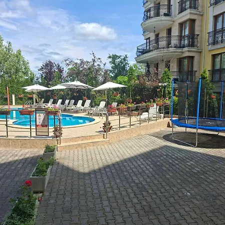 Seasons 3 Aparthotel