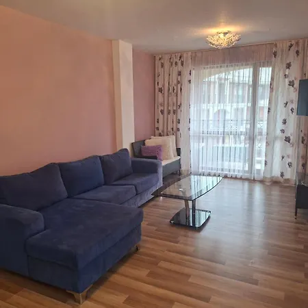 сезони 3 Апартхотел