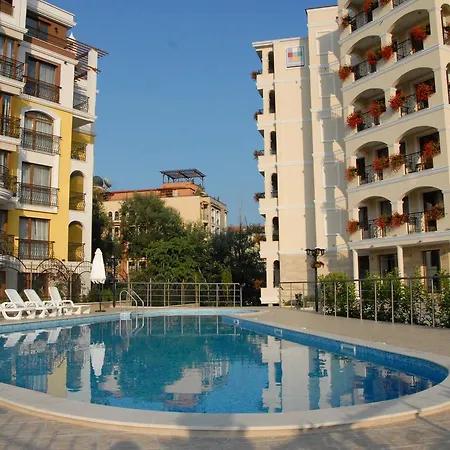 Seasons 3 Aparthotel 2*