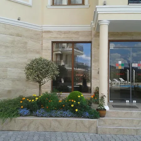 Hotel apartamentowy Seasons 3 2*