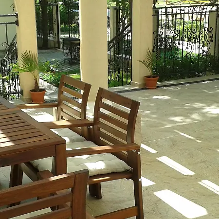 Seasons 3 Aparthotel 2*