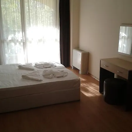 Seasons 3 Hotel apartamentowy 2*