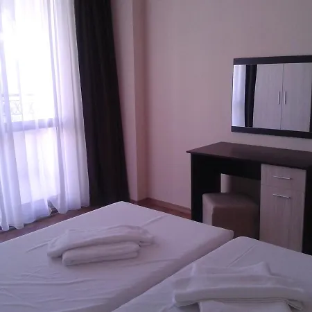 Seasons 3 Aparthotel 2*