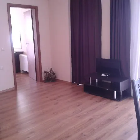 Seasons 3 Hotel apartamentowy 2*