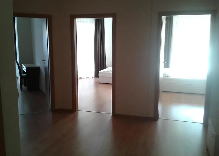 Seasons 3 Aparthotel