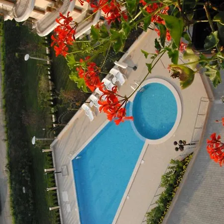 Seasons 3 Apartmanhotel Napospart