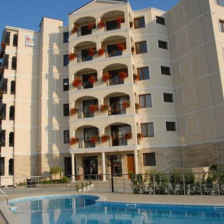 Apartmanhotel Seasons 3 Napospart