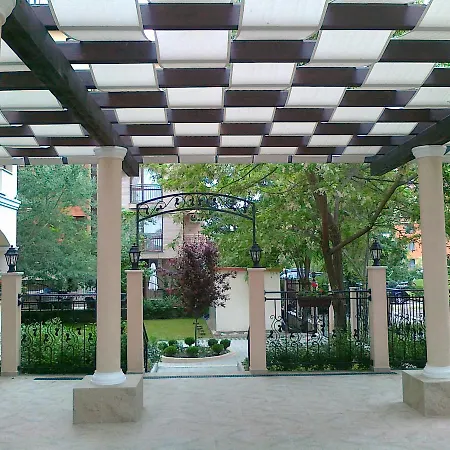 Apartmanhotel Seasons 3 Napospart