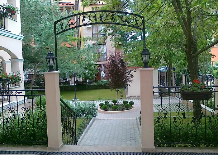 Seasons 3 Apartmanhotel 2*