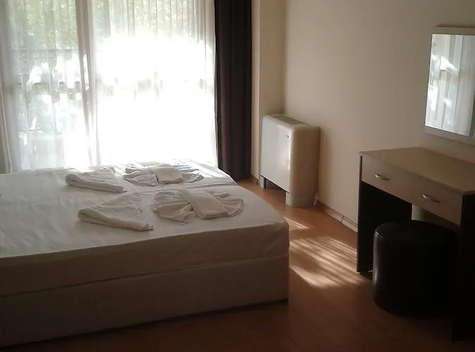 Seasons 3 Apartmanhotel 2*