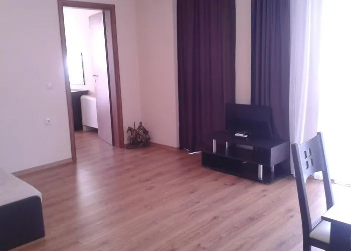 Seasons 3 Apartmanhotel 2*