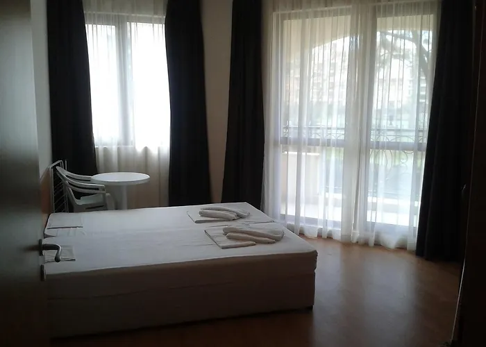 Seasons 3 Apartmanhotel Napospart